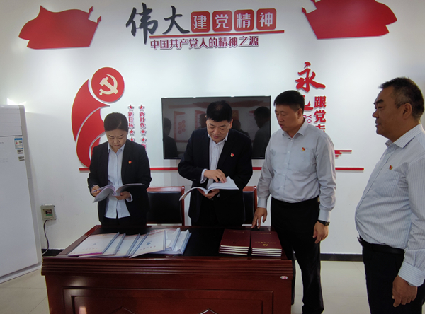 公司黨委副書記、監(jiān)事長張錫軍同...